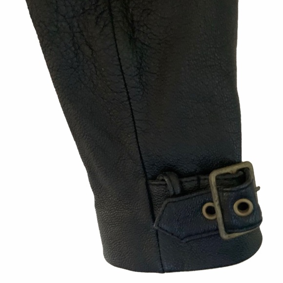 American Rag Black Genuine Leather Jacket Women’s Size Medium Moto Cropped Belt - Picture 7 of 10
